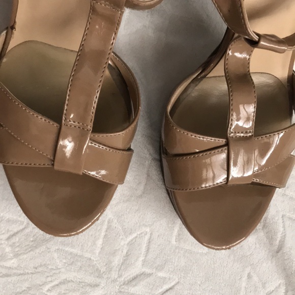 Nude Patent Leather Guess Heels sz 8 - Picture 3 of 7